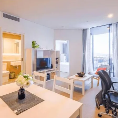 15th Floor Modern Apt W Gym & Wifi 1km From Cbd Apartment