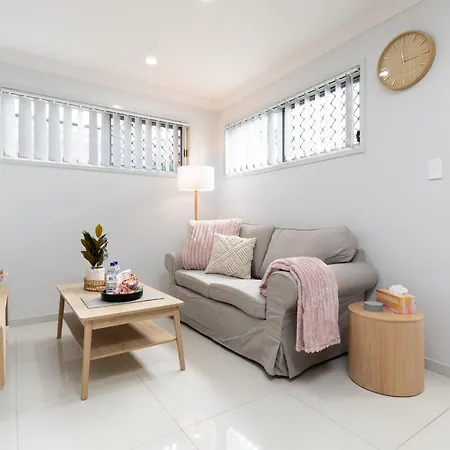 Next To A Disk Golf Course! Shops! Aircon! 139f1 Brisbane