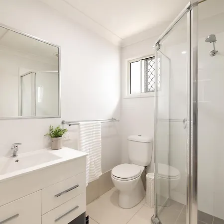 Apartment Gst Credits! Ac! Shops! Parking! Espresso! 135af1 *