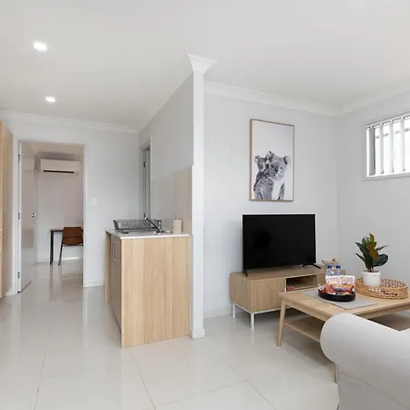 Next To A Disk Golf Course! Shops! Aircon! 139f1 Brisbane