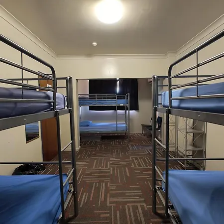 Backpackers Hq Hostel *