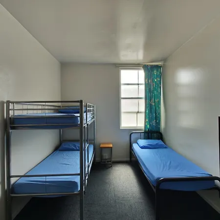 Backpackers Hq Hostel *