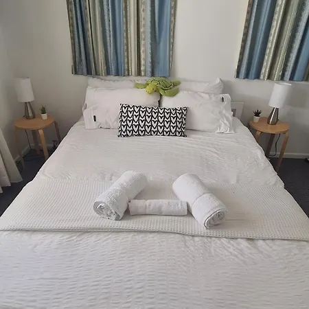 Amazing Location-private In A Share House-2 Available!! Homestay