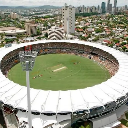Apartment 3 Bed Budget Gem With Parking Near Gabba Brisbane