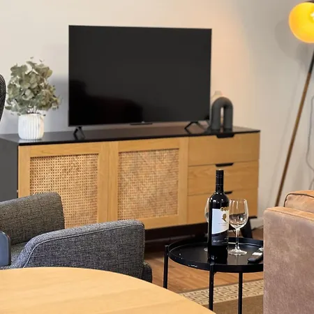 Apartment 3 Bed Budget Gem With Parking Near Gabba Brisbane