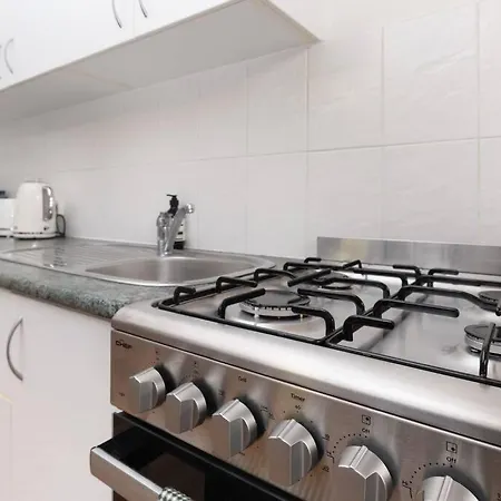 Apartment 3 Bed Budget Gem With Parking Near Gabba Brisbane