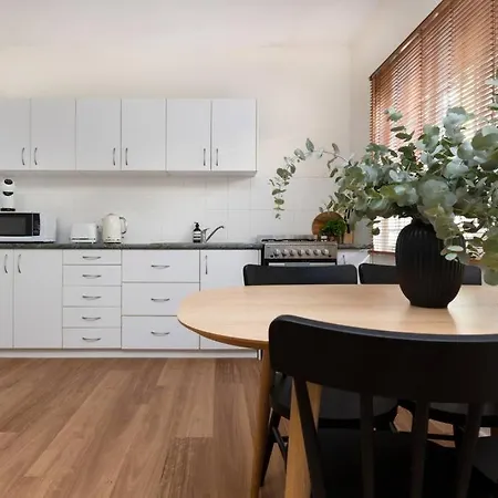 3 Bed Budget Gem With Parking Near Gabba Apartment Brisbane