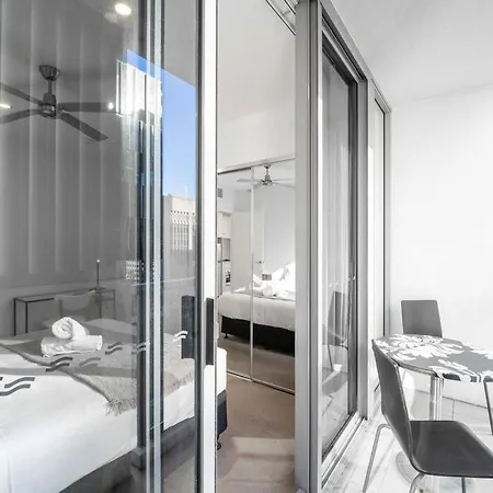 Chic Living 1b1b W/shared Pool+bbq+gym Apartment Brisbane