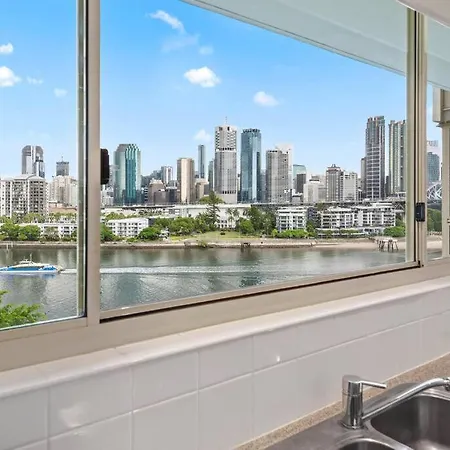 Apartment Stunning! Skyline City, Water + Story Bridge Views