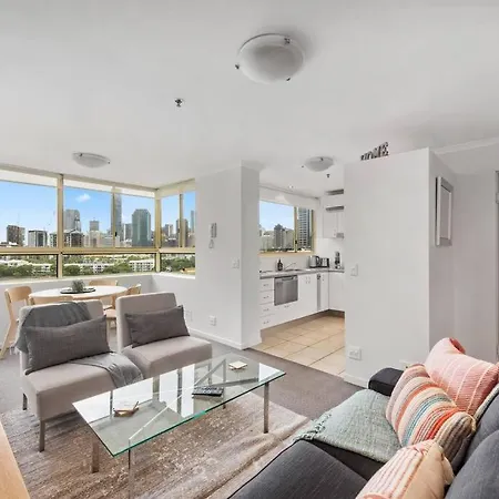 Apartment Stunning! Skyline City, Water + Story Bridge Views *