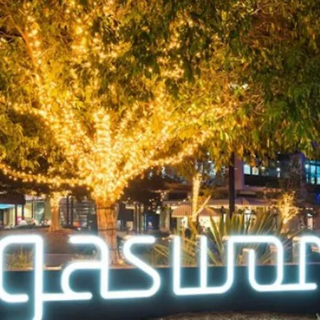Fab! ~ Skyline City, Water + Story Bridge Views * Brisbane