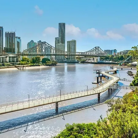 Fab! ~ Skyline City, Water + Story Bridge Views * Brisbane