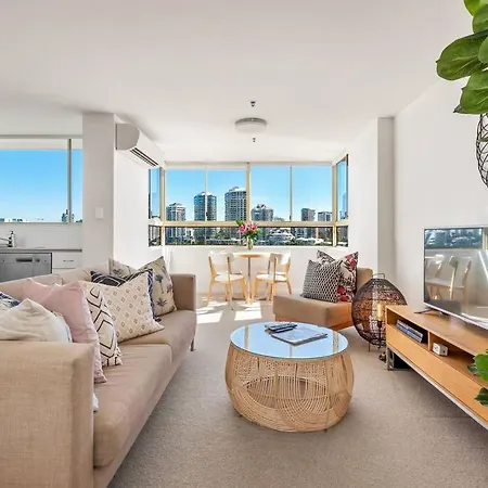 Fab! ~ Skyline City, Water + Story Bridge Views Apartment *