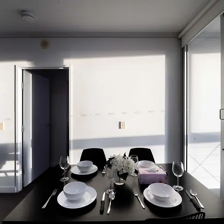 Prime Location - Cbd 1 Bed W Shared 25m Pool, Gym, Sundeck And A Bbq Area *