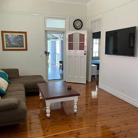 Entire Upper Floor 1 Bedroom Brisbane