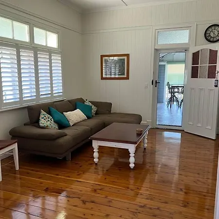 Entire Upper Floor 1 Bedroom *