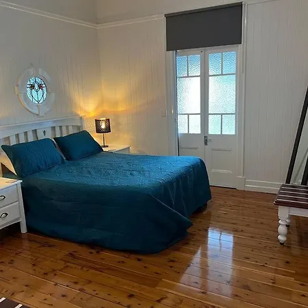 Entire Upper Floor 1 Bedroom Holiday home Brisbane