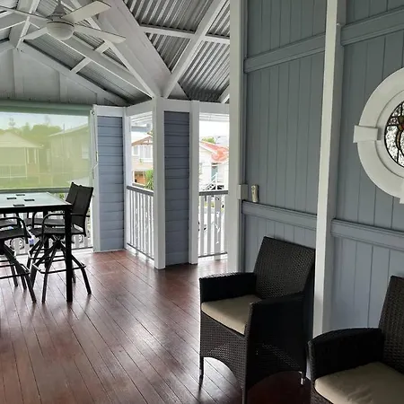 Entire Upper Floor 1 Bedroom *