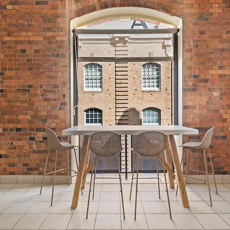 Historic Impressive & Enormous Woolstore~teneriffe Apartment