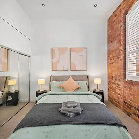 Historic Impressive & Enormous Woolstore~teneriffe Apartment