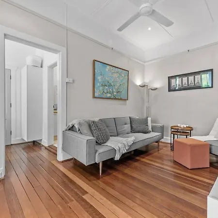 Apartment Abracadabra! ~ 1bed / 1bath / Balconies ~ New Farm