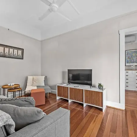 Abracadabra! ~ 1bed / 1bath / Balconies ~ New Farm Apartment