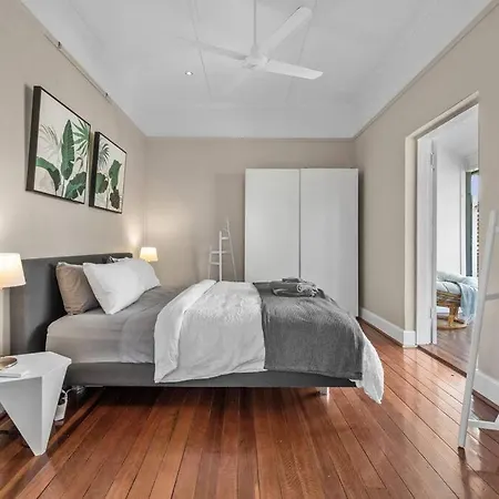 Apartment Abracadabra! ~ 1bed / 1bath / Balconies ~ New Farm