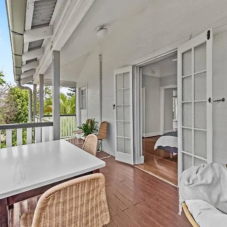 Abracadabra! ~ 1bed / 1bath / Balconies ~ New Farm Brisbane