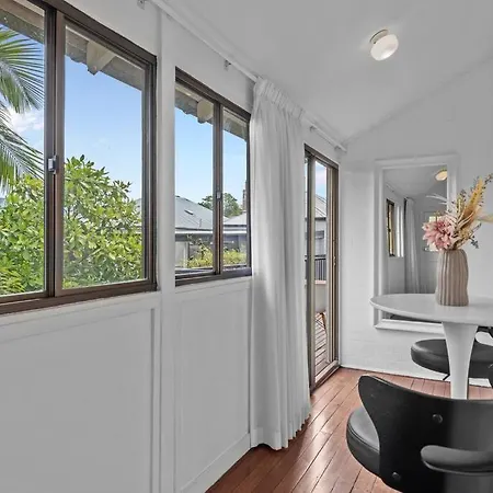 Abracadabra! ~ 1bed / 1bath / Balconies ~ New Farm *
