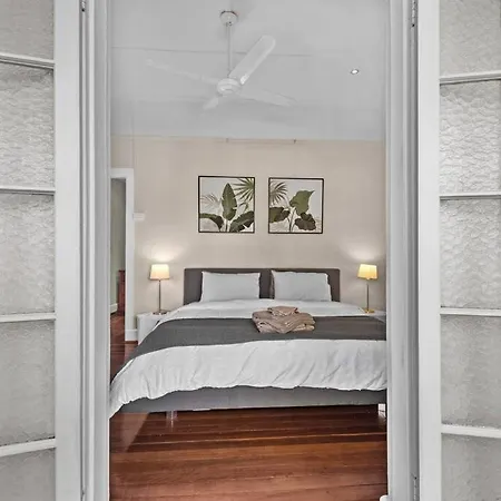 Apartment Abracadabra! ~ 1bed / 1bath / Balconies ~ New Farm Brisbane