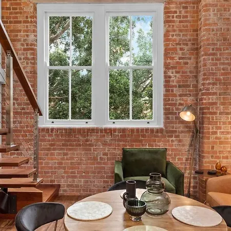 Woolstore Elegance ~ 2bed/2bath/1car ~ Teneriffe *