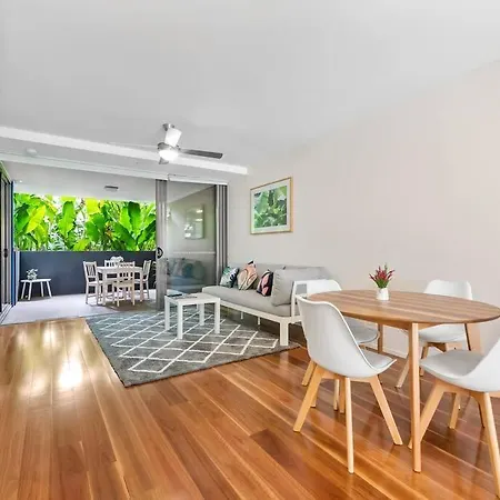 Apartment Tropical ~ 2 Bed/2 Bath/1 Car ~ West End *