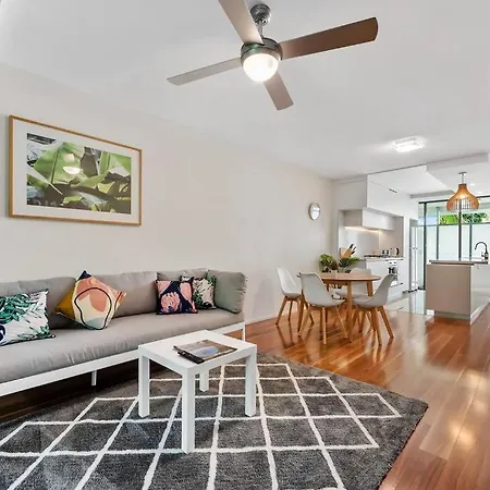 Apartment Tropical ~ 2 Bed/2 Bath/1 Car ~ West End *