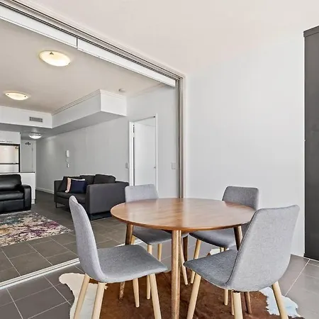 Apartment Offline - 37f Cbd With Views And Pool