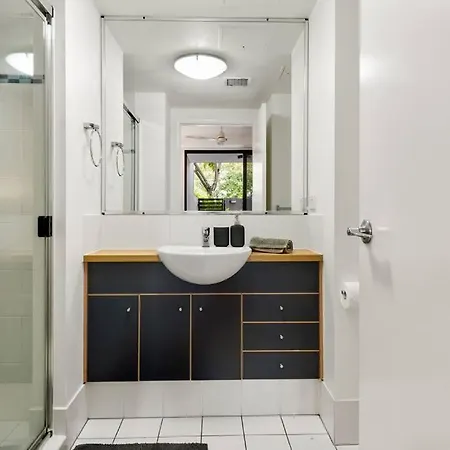 Apartment Living - 10mins Cbd - 2bed / 2bath / 1car *