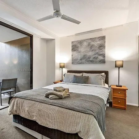 Living - 10mins Cbd - 2bed / 2bath / 1car Apartment