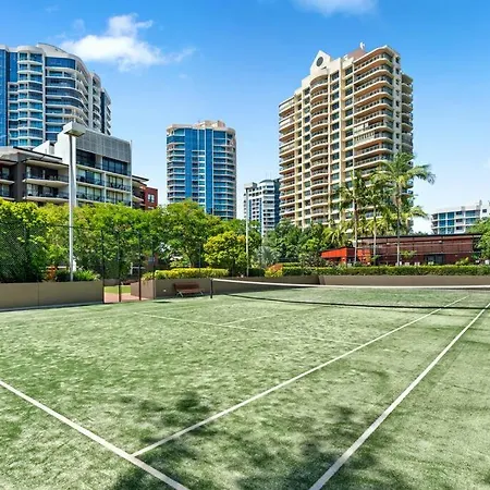 Apartment Living - 10mins Cbd - 2bed / 2bath / 1car