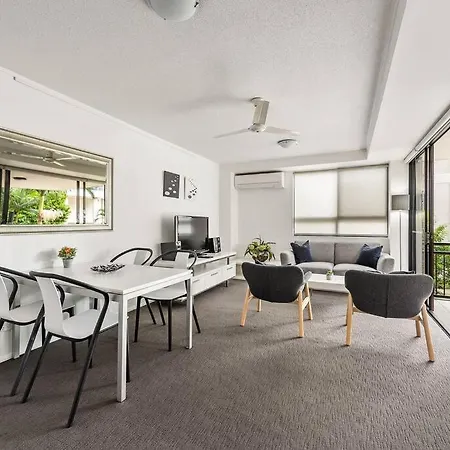 Apartment Living - 10mins Cbd - 2bed / 2bath / 1car *