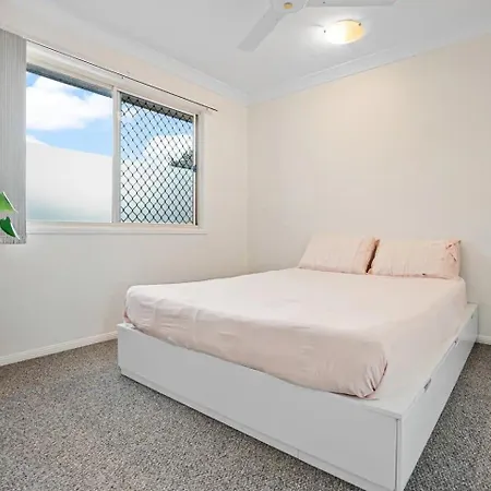 Holiday home Luxurious Urban Eco Escape 3br *