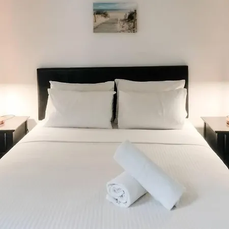 Apartment Location! Inner City 1b1b Apt W/pool,gym, Sauna *