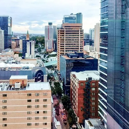 Location! Inner City 1b1b Apt W/pool,gym, Sauna *