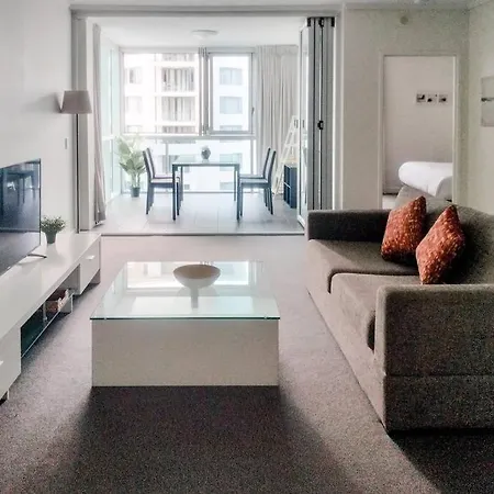 Location! Inner City 1b1b Apt W/pool,gym, Sauna