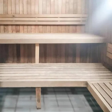 Apartment Location! Inner City 1b1b Apt W/pool,gym, Sauna *