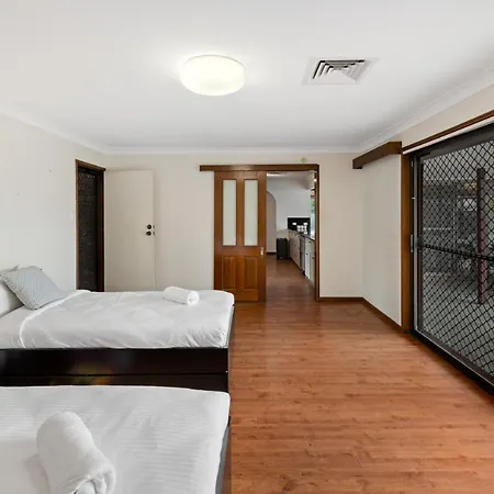 Vintage Elegance Morden Comfort 5brhouse Robertson Holiday home Brisbane
