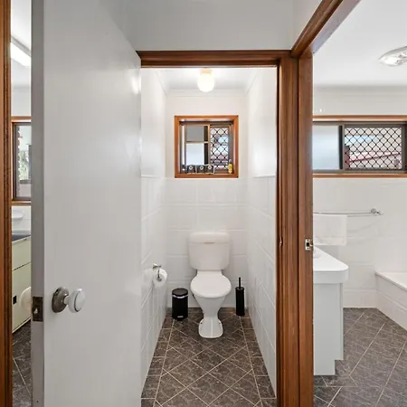 Vintage Elegance Morden Comfort 5brhouse Robertson Brisbane