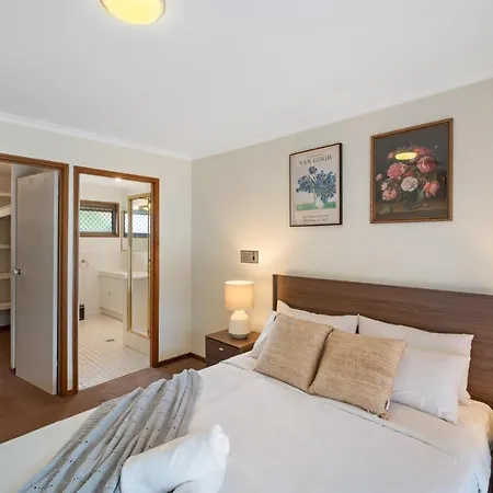 Vintage Elegance Morden Comfort 5brhouse Robertson Holiday home *