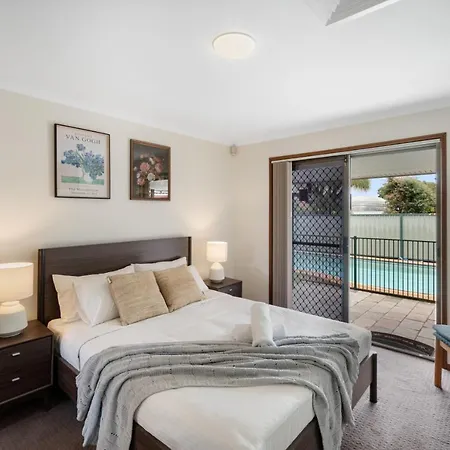 Holiday home Vintage Elegance Morden Comfort 5brhouse Robertson