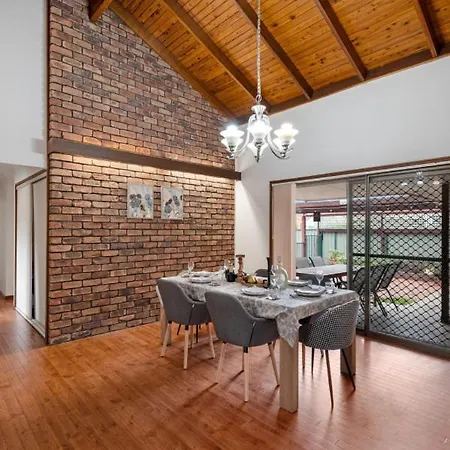 Holiday home Vintage Elegance Morden Comfort 5brhouse Robertson