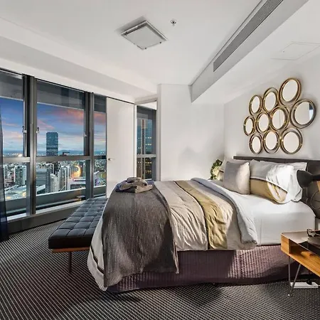 Skyhigh Executive! ~ 2bed/2bath/1car/views ~ Cbd