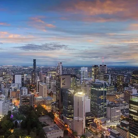 Skyhigh Executive! ~ 2bed/2bath/1car/views ~ Cbd Brisbane